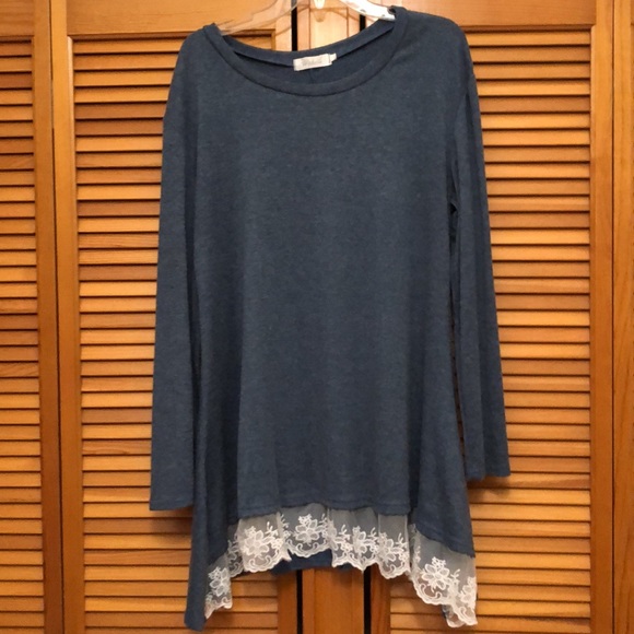 wekili Dresses & Skirts - Wekili Blue knit shirt dress with lace